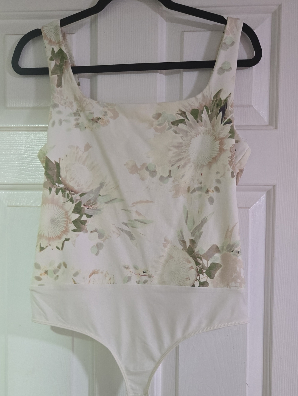 Express Cream Floral Scoop-Neck Bodysuit